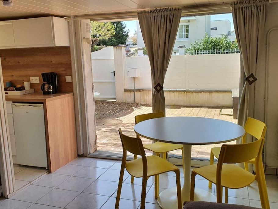 Logement Amboise Centre Avec Terrasse Privee Екстер'єр фото