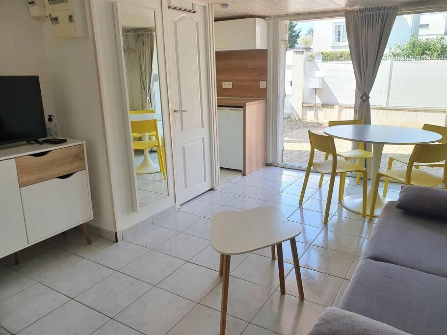 Logement Amboise Centre Avec Terrasse Privee Екстер'єр фото